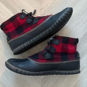 11 SOREL Plaid Ladies Boots